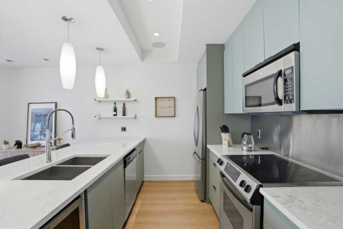 706-530 12 Avenue Sw, Calgary, AB - Indoor Photo Showing Kitchen With Double Sink