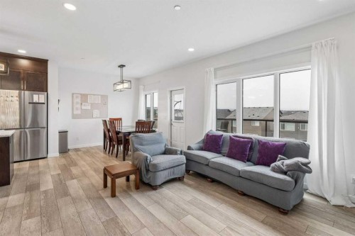 215 Lucas Terrace Nw, Calgary, AB - Indoor Photo Showing Living Room