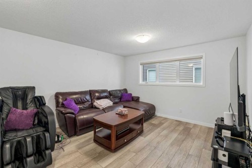 215 Lucas Terrace Nw, Calgary, AB - Indoor Photo Showing Living Room