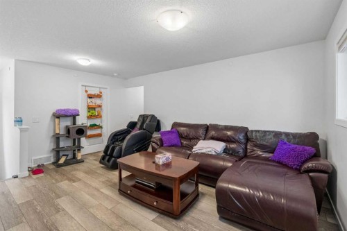 215 Lucas Terrace Nw, Calgary, AB - Indoor Photo Showing Living Room