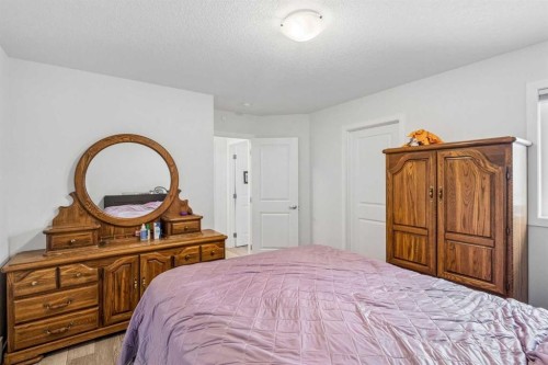 215 Lucas Terrace Nw, Calgary, AB - Indoor Photo Showing Bedroom