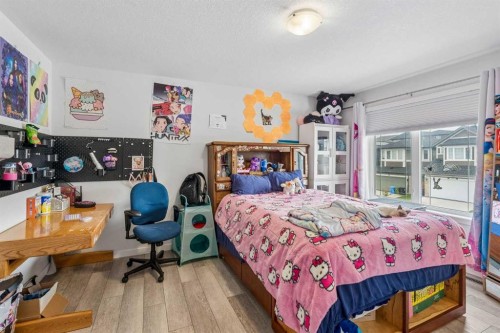 215 Lucas Terrace Nw, Calgary, AB - Indoor Photo Showing Bedroom