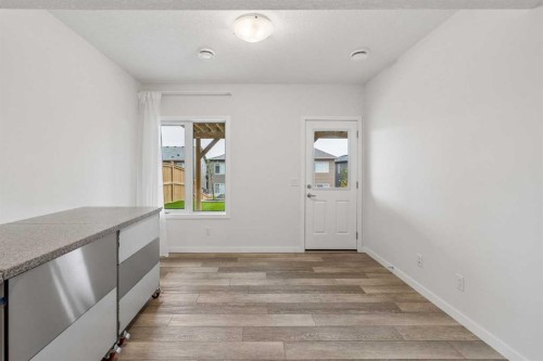 215 Lucas Terrace Nw, Calgary, AB - Indoor Photo Showing Other Room