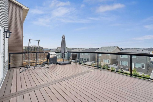 215 Lucas Terrace Nw, Calgary, AB - Outdoor