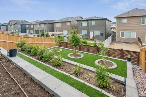 215 Lucas Terrace Nw, Calgary, AB - Outdoor