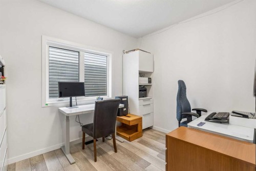215 Lucas Terrace Nw, Calgary, AB - Indoor Photo Showing Office