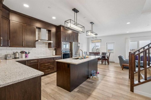 215 Lucas Terrace Nw, Calgary, AB - Indoor Photo Showing Kitchen With Upgraded Kitchen