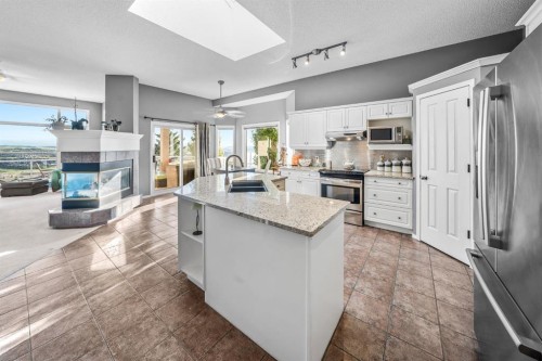 19 Gleneagles View, Cochrane, AB 
