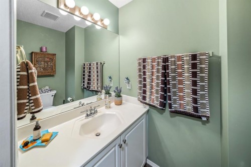 19 Gleneagles View, Cochrane, AB 
