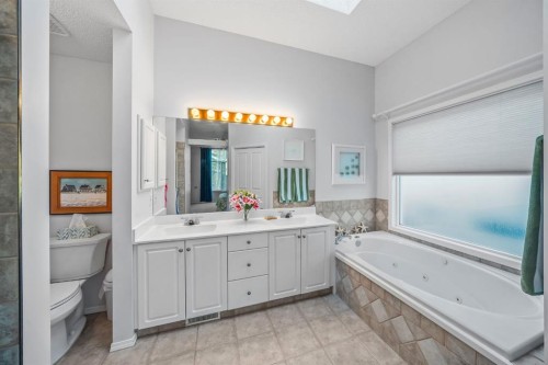 19 Gleneagles View, Cochrane, AB 