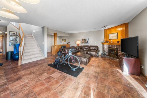 19 Gleneagles View, Cochrane, AB 