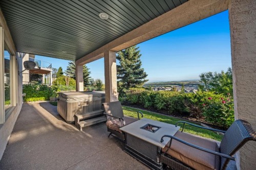19 Gleneagles View, Cochrane, AB 