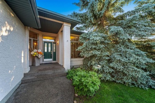 19 Gleneagles View, Cochrane, AB 