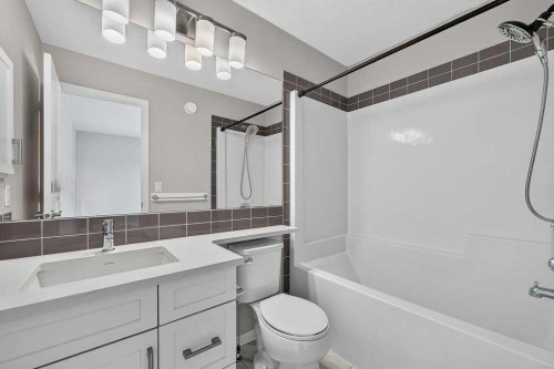 556 Belmont Heath Sw, Calgary, AB - Indoor Photo Showing Bathroom