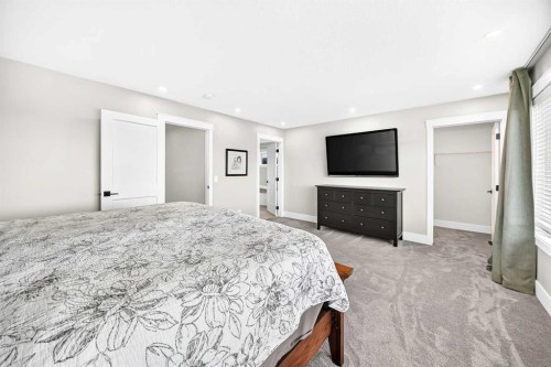 12 Willow Street, Cochrane, AB - Indoor Photo Showing Bedroom