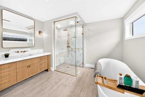 12 Willow Street, Cochrane, AB - Indoor Photo Showing Bathroom