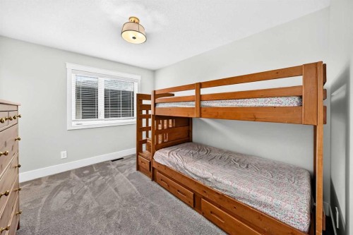 12 Willow Street, Cochrane, AB - Indoor Photo Showing Bedroom