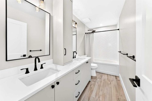 12 Willow Street, Cochrane, AB - Indoor Photo Showing Bathroom
