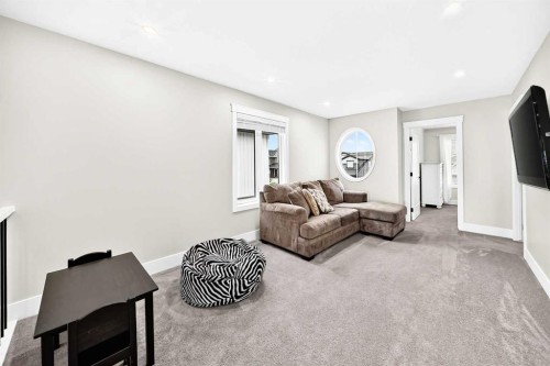 12 Willow Street, Cochrane, AB - Indoor