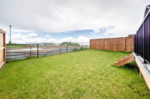 12 Willow Street, Cochrane, AB - Outdoor
