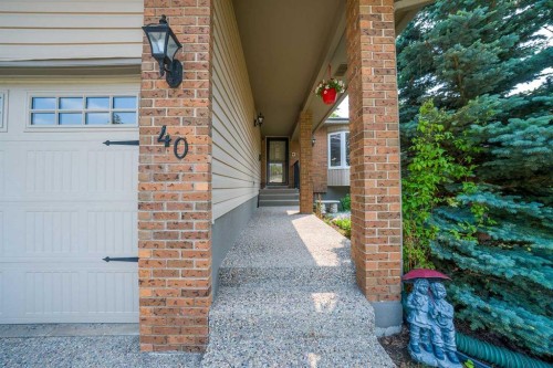 40 Silver Ridge Court Nw, Calgary, AB 