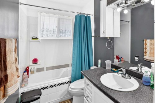 16501 106 Avenue Nw, Edmonton, AB - Indoor Photo Showing Bathroom