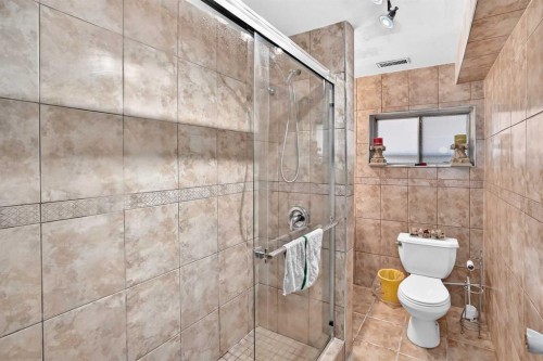 16501 106 Avenue Nw, Edmonton, AB - Indoor Photo Showing Bathroom