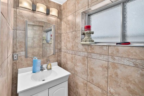 16501 106 Avenue Nw, Edmonton, AB - Indoor Photo Showing Bathroom