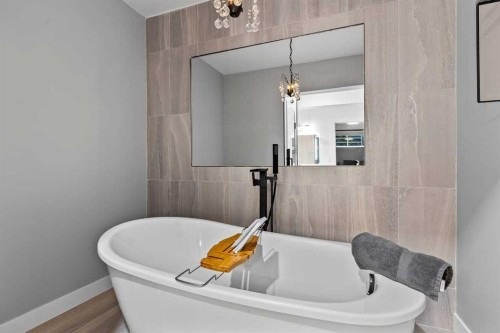 33 Douglasview Park Se, Calgary, AB 
