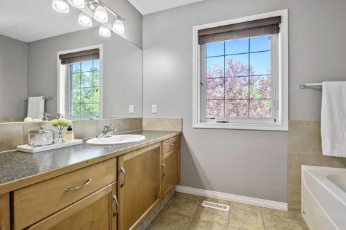 1034 Ranch Road, Okotoks, AB - Indoor Photo Showing Bathroom