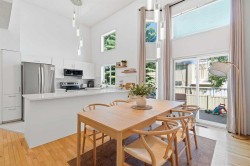 16 Kingsland Court SW Calgary, AB T2V 0S2