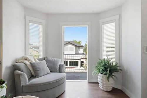 100 Cove Rise, Chestermere, AB - Indoor Photo Showing Living Room