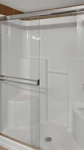100 Cove Rise, Chestermere, AB - Indoor Photo Showing Bathroom