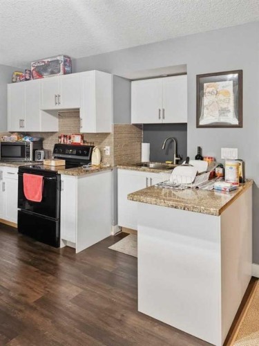 100 Cove Rise, Chestermere, AB - Indoor Photo Showing Kitchen