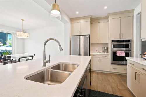 7164 11 Avenue Sw, Calgary, AB 