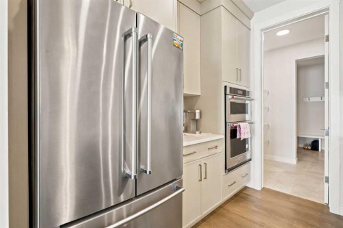 7164 11 Avenue Sw, Calgary, AB 