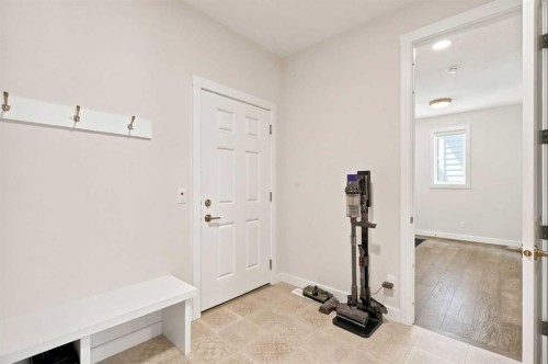 7164 11 Avenue Sw, Calgary, AB 