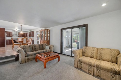 677 Wallace Drive, Carstairs, AB - Indoor Photo Showing Living Room
