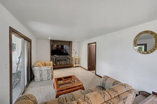 677 Wallace Drive, Carstairs, AB - Indoor Photo Showing Living Room