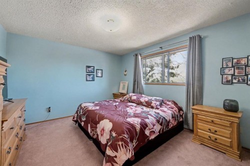 677 Wallace Drive, Carstairs, AB - Indoor Photo Showing Bedroom