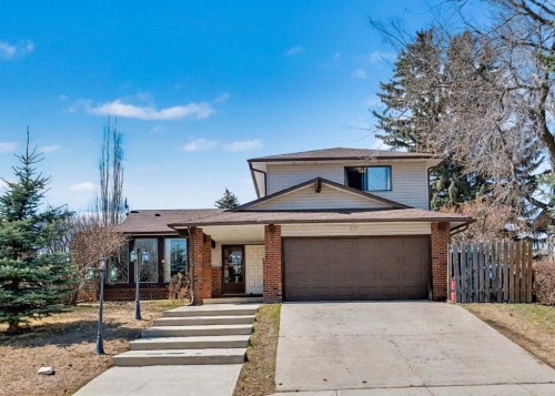 677 Wallace Drive, Carstairs, AB - Outdoor With Facade
