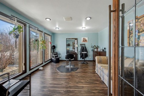 677 Wallace Drive, Carstairs, AB - Indoor Photo Showing Living Room