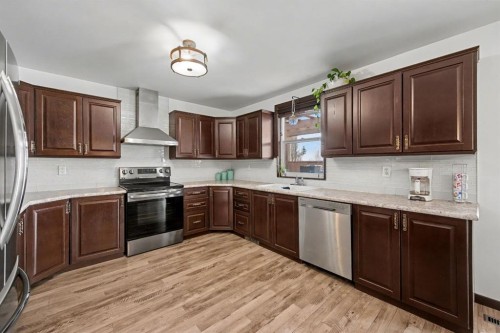 677 Wallace Drive, Carstairs, AB - Indoor Photo Showing Kitchen With Stainless Steel Kitchen