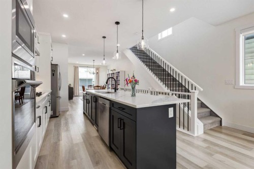 4629 72 Street Nw, Calgary, AB - Indoor Photo Showing Kitchen With Upgraded Kitchen