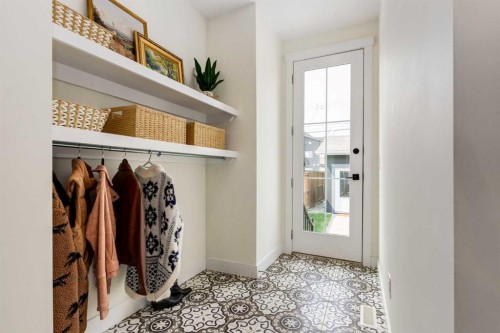 4629 72 Street Nw, Calgary, AB - Indoor Photo Showing Other Room
