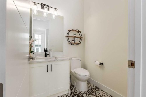 4629 72 Street Nw, Calgary, AB - Indoor Photo Showing Bathroom