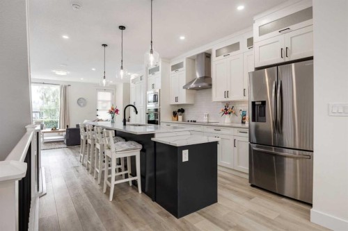 4629 72 Street Nw, Calgary, AB - Indoor Photo Showing Kitchen With Upgraded Kitchen