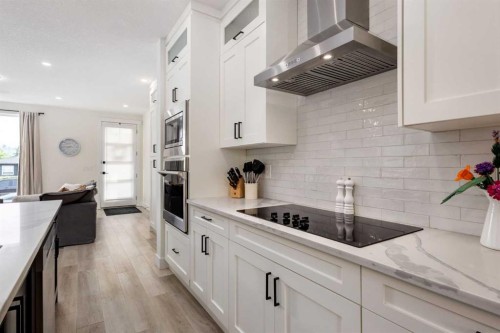 4629 72 Street Nw, Calgary, AB - Indoor Photo Showing Kitchen With Upgraded Kitchen
