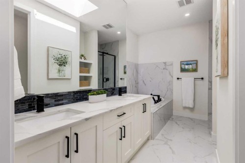 4629 72 Street Nw, Calgary, AB - Indoor Photo Showing Bathroom