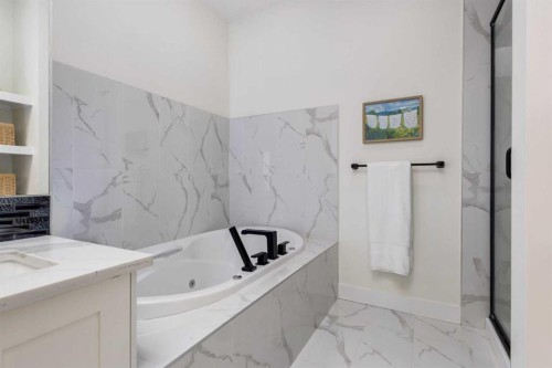 4629 72 Street Nw, Calgary, AB - Indoor Photo Showing Bathroom